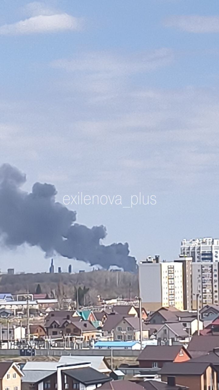 Піднявся дим: у Башкортостані атаковано  нафтохімічний завод, який виробляє авіаційне паливо. Фото і відео