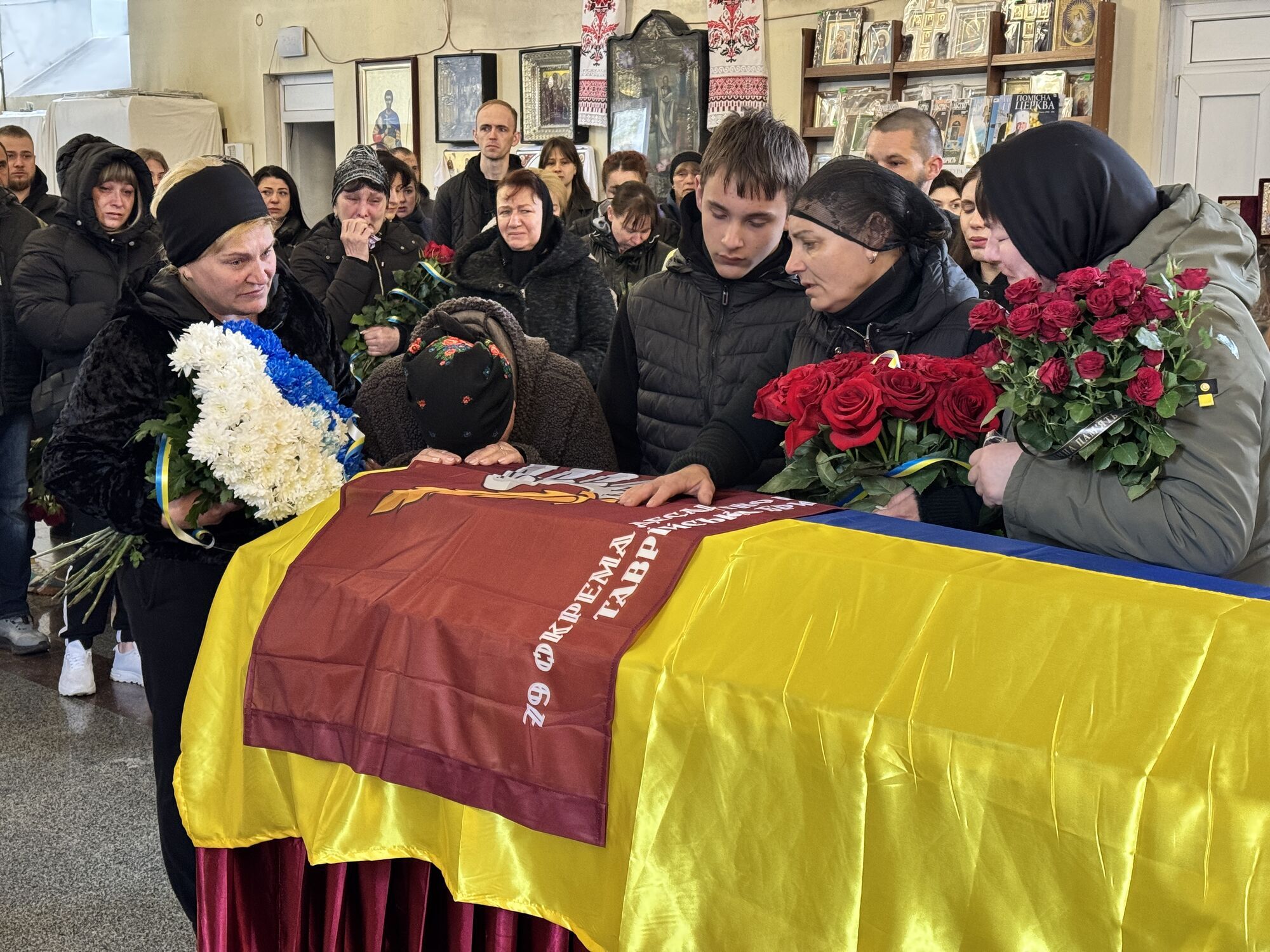 Йому назавжди буде 22: у Полтаві попрощалися із захисником, який загинув на Донеччині. Фото