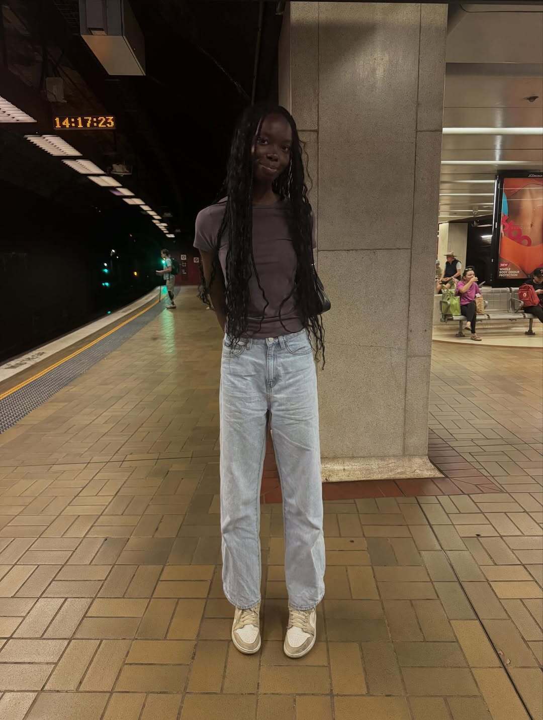 Случайная встреча навсегда изменила жизнь простой официантки: после этого о ней узнал весь мир