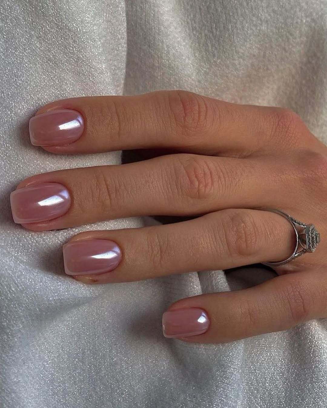 Який манікюр модний цієї весни: як зробити глазуровані нігті