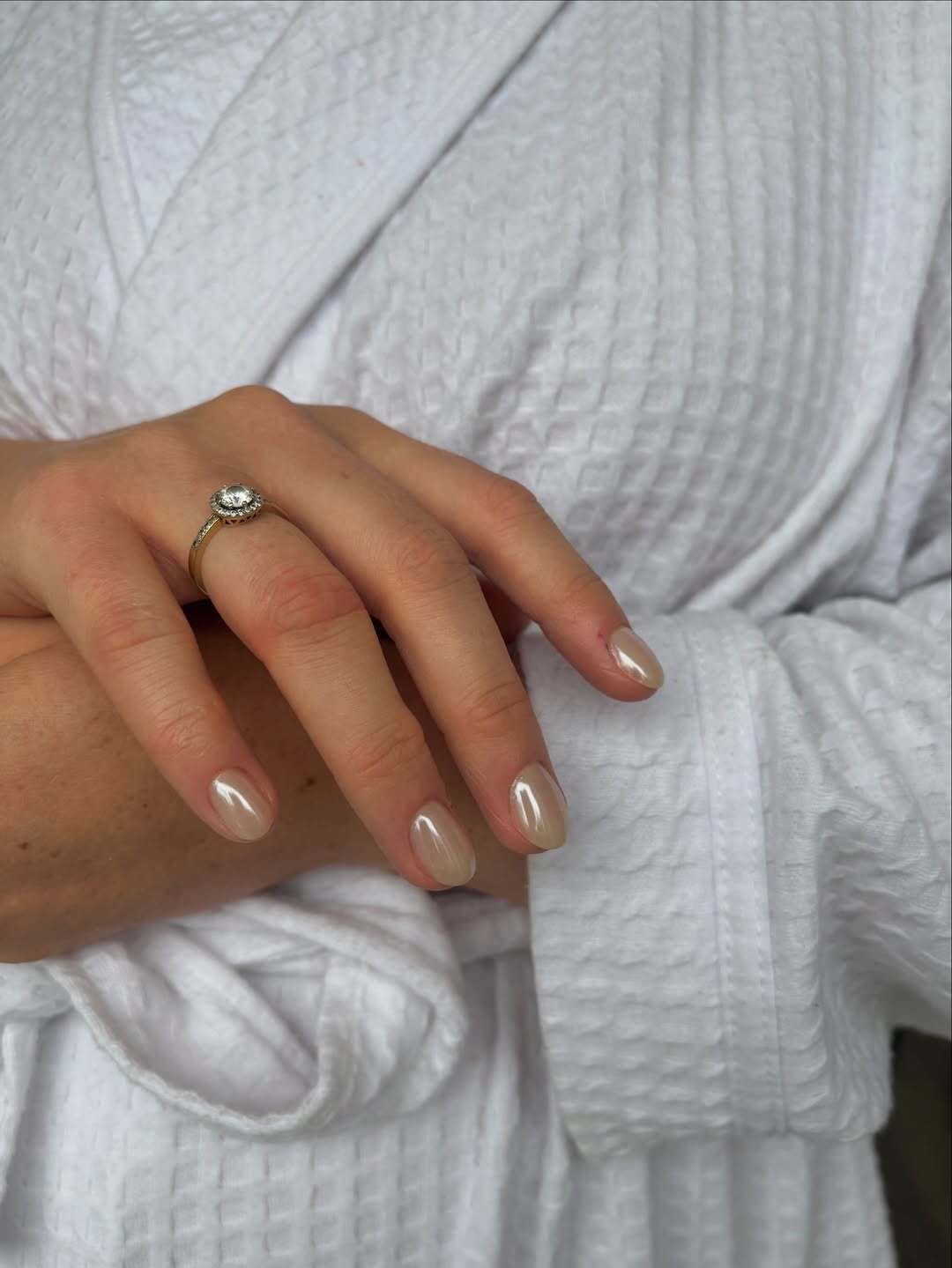 Який манікюр модний цієї весни: як зробити глазуровані нігті