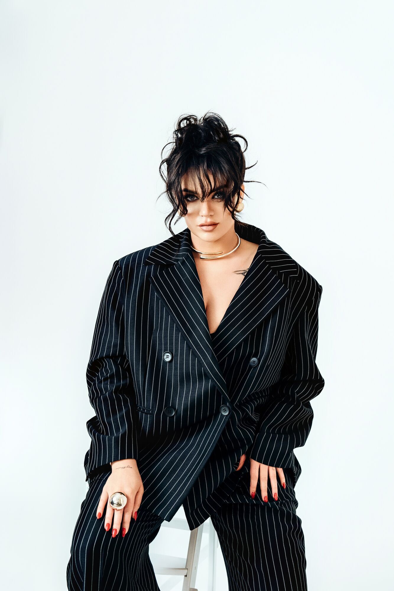 Стилістка пояснила, як правильно носити мереживо та квітковий принт, щоб не мати недолугий вигляд