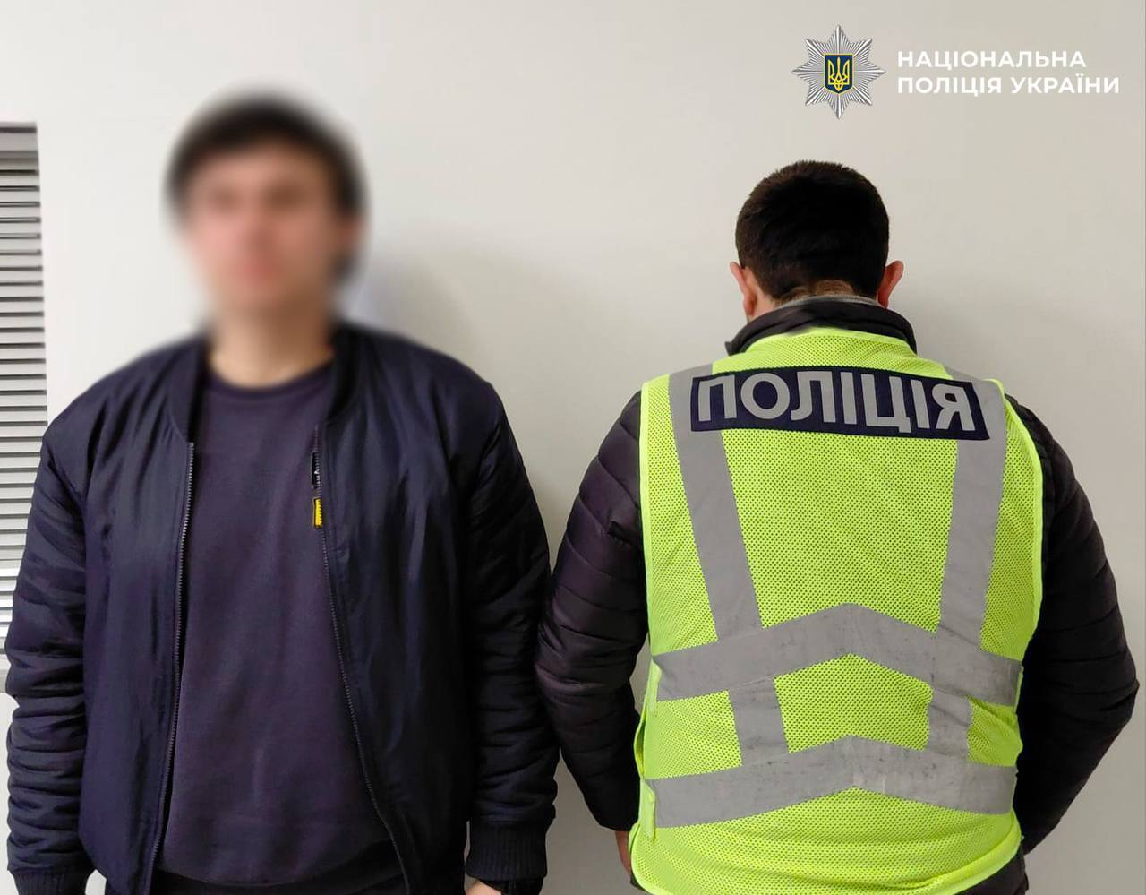 В Киеве мужчина на улице напал на женщину и изнасиловал ее. Подробности дела