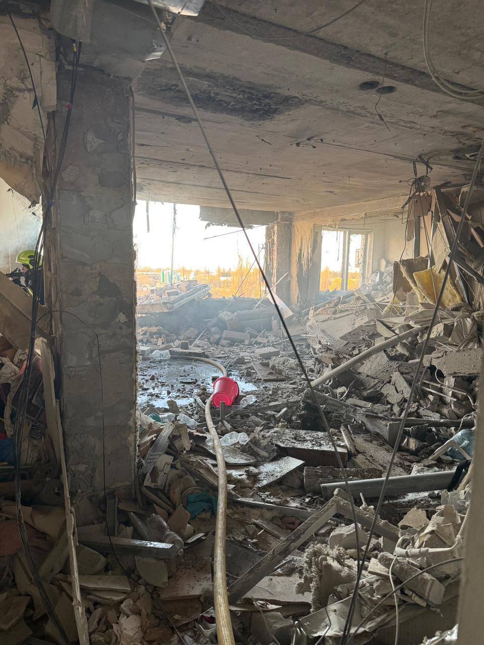 Росія атакувала "Шахедами" Одесу: є влучання у дев'ятиповерховий будинок, одна людина загинула. Фото