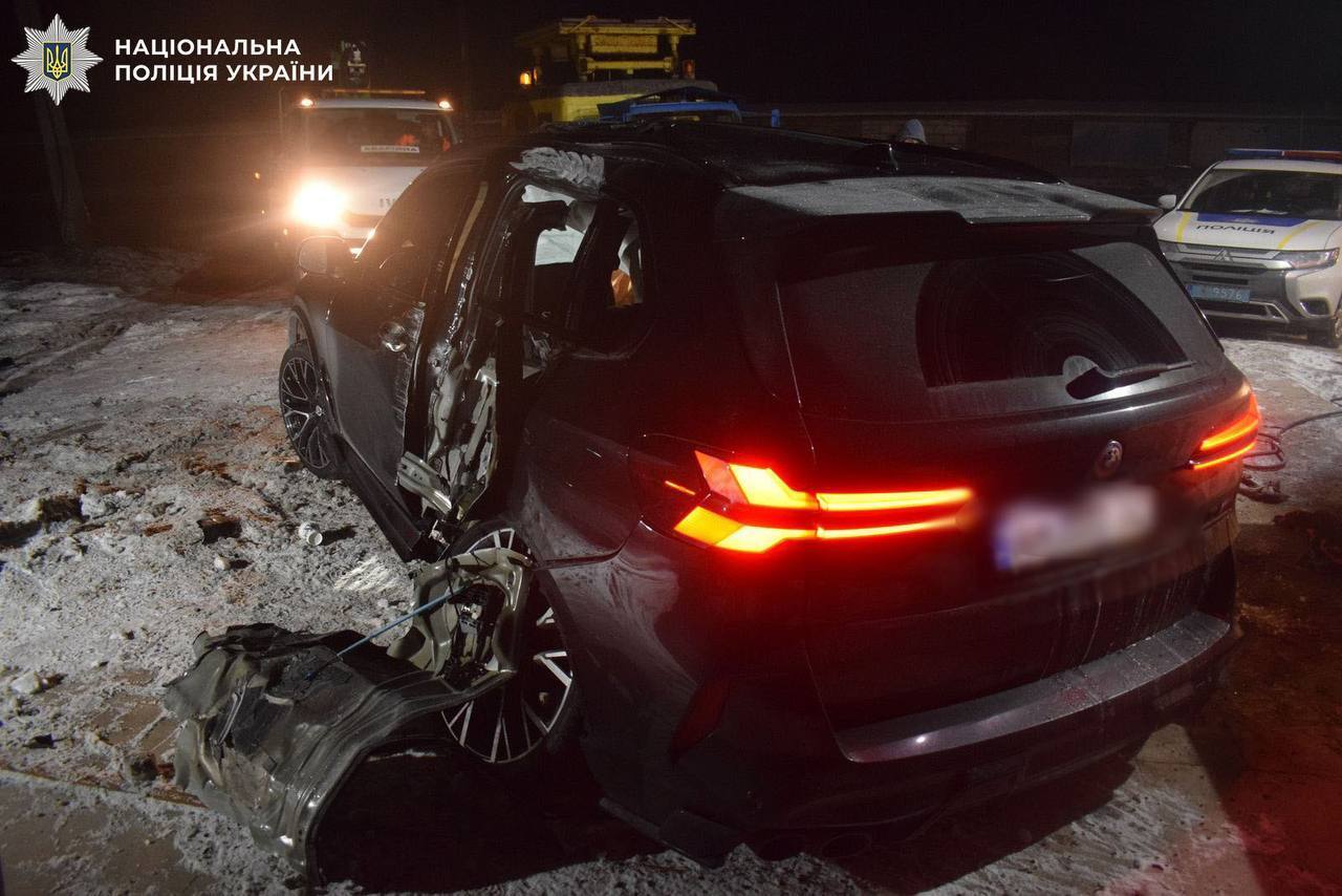 Пьяным протаранил столб и оставил умирать пассажира на месте ДТП: в Киеве будут судить водителя BMW. Фото