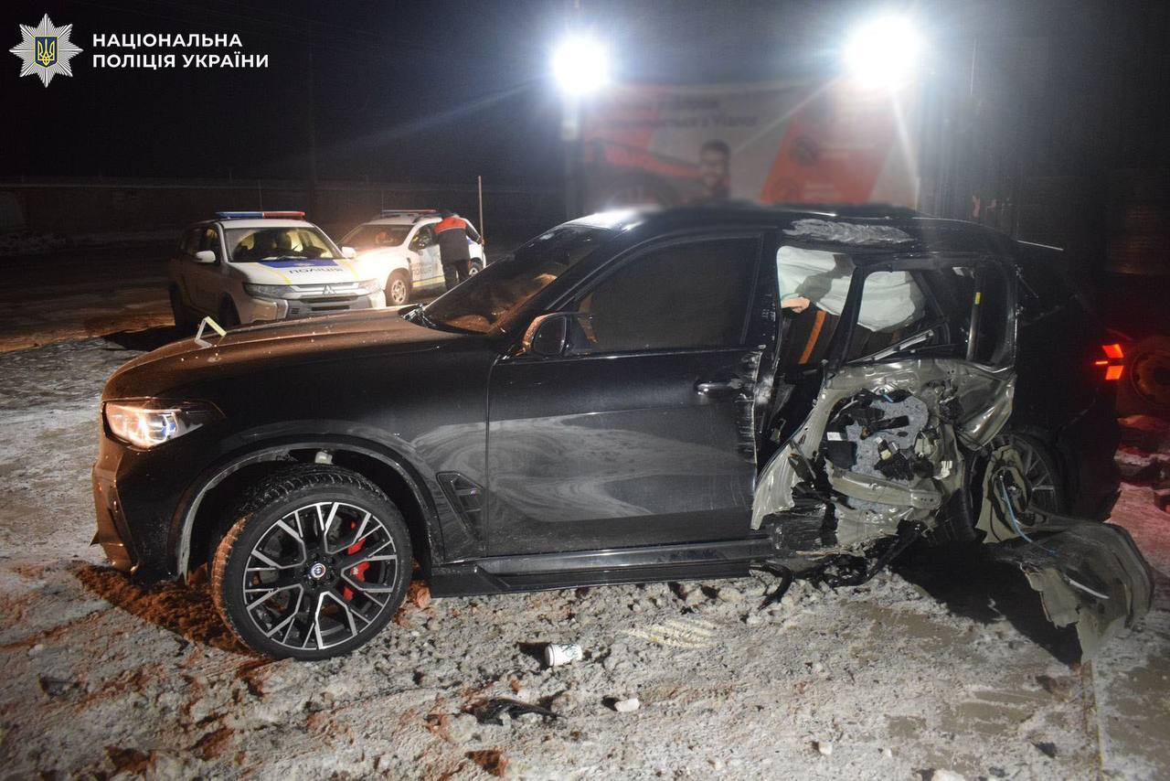 Пьяным протаранил столб и оставил умирать пассажира на месте ДТП: в Киеве будут судить водителя BMW. Фото