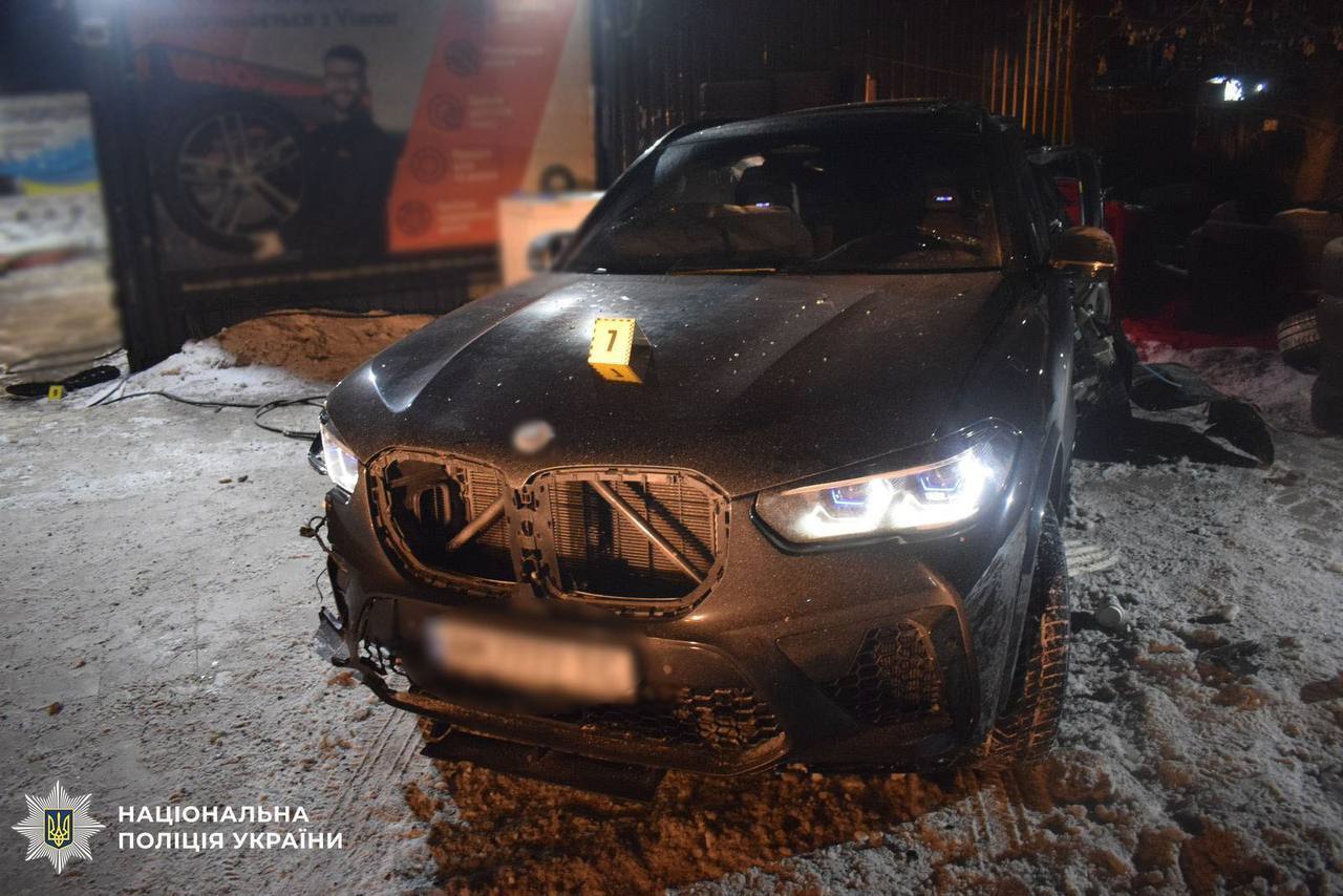 Пьяным протаранил столб и оставил умирать пассажира на месте ДТП: в Киеве будут судить водителя BMW. Фото