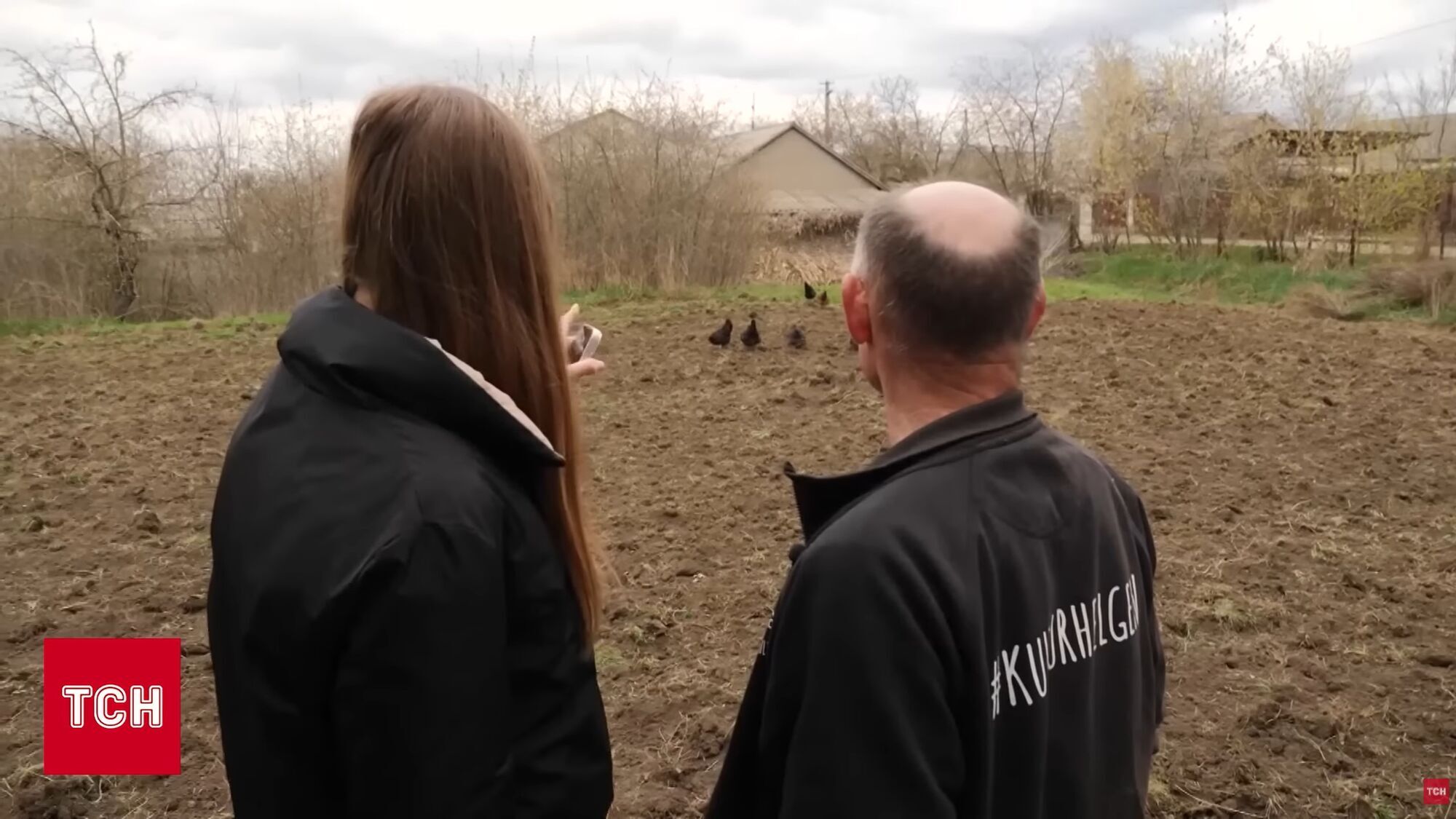 "Треба жити і не занепадати духом": 70-річний дідусь-переселенець з блакитних "Жигулів" показав, як облаштувався на новому місці. Відео