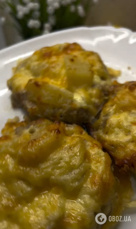 Соковиті м'ясні гнізда з ананасами під сирною шубою: як приготувати