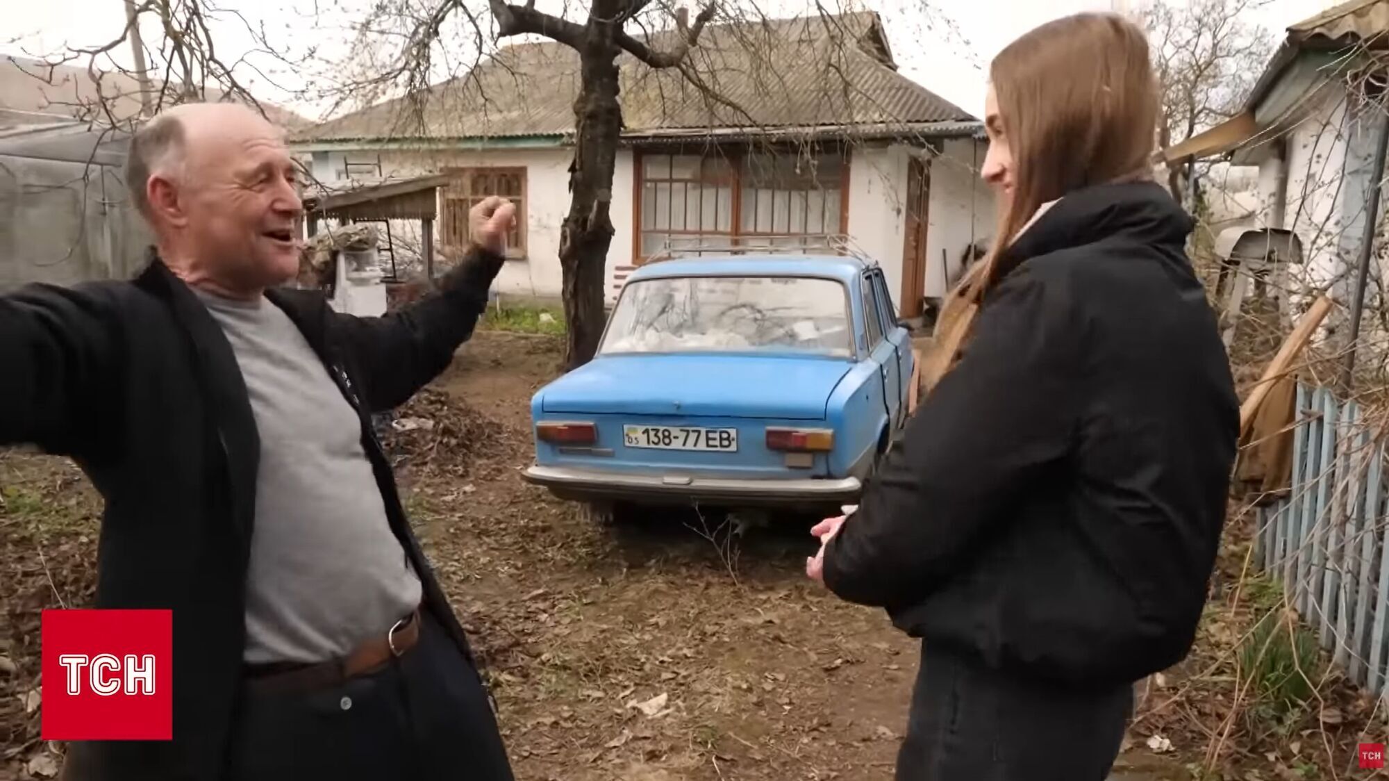 "Треба жити і не занепадати духом": 70-річний дідусь-переселенець з блакитних "Жигулів" показав, як облаштувався на новому місці. Відео