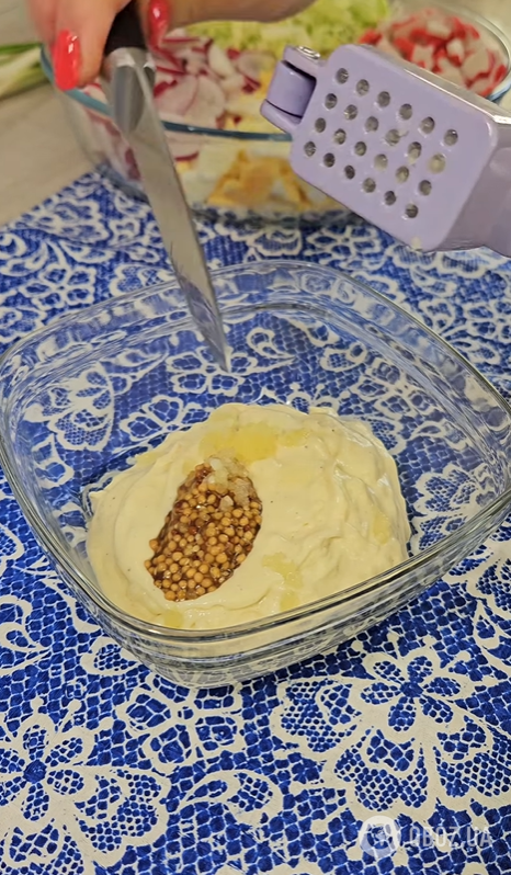 Смачний весняний салат з крабовими паличками та редискою: як приготувати