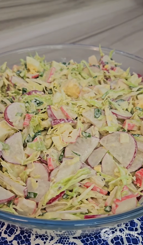 Смачний весняний салат з крабовими паличками та редискою: як приготувати