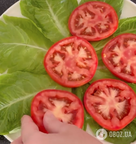 Помідори по-ровенськи зі смачною начинкою: рецепт бюджетної закуски за 2 хвилини