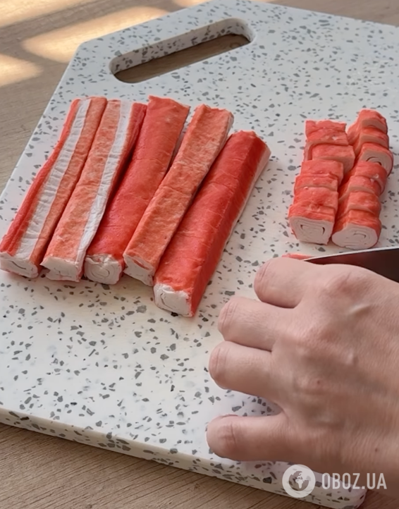 Весняний крабовий салат: ділимося рецептом страви для святкового столу