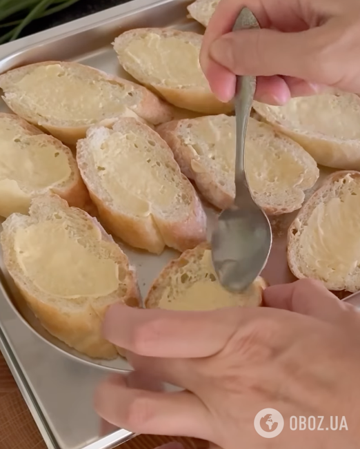 Гарячі бутерброди зі шпротами: ділимося елементарним рецептом