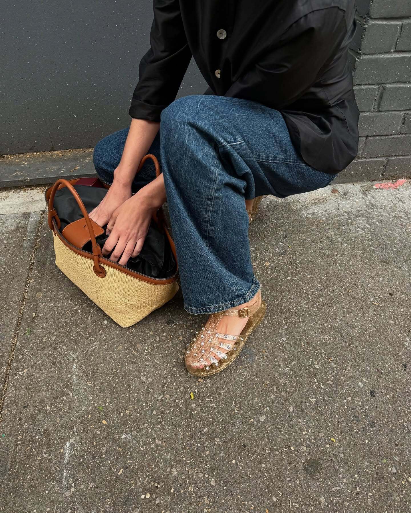 Взуття на всі часи: забутий тренд із минулого, який обʼєднує цілі покоління, знову в моді