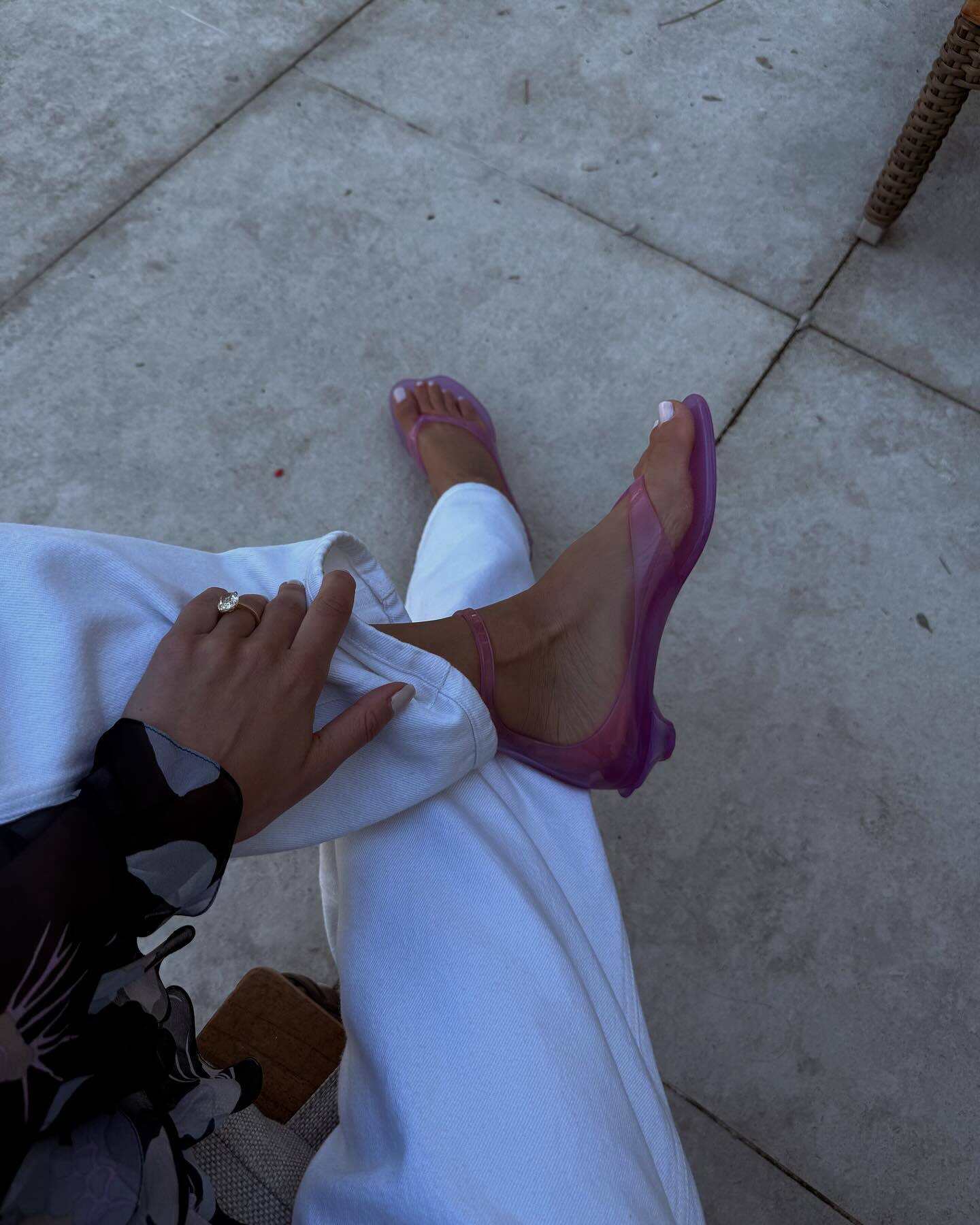 Взуття на всі часи: забутий тренд із минулого, який обʼєднує цілі покоління, знову в моді