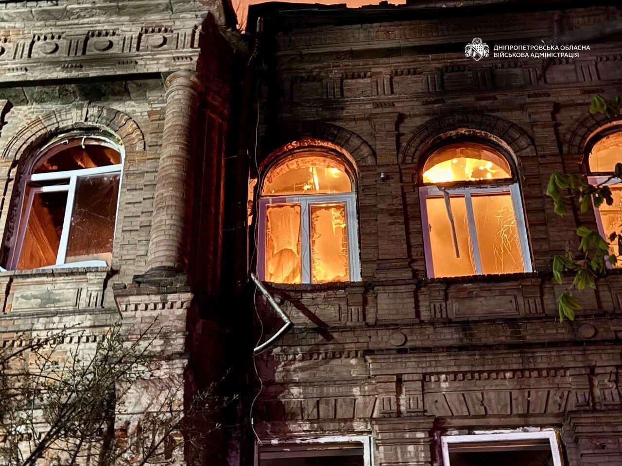 Днепр был под комбинированной атакой РФ: враг бил по жилым кварталам, погиб человек. Фото и видео