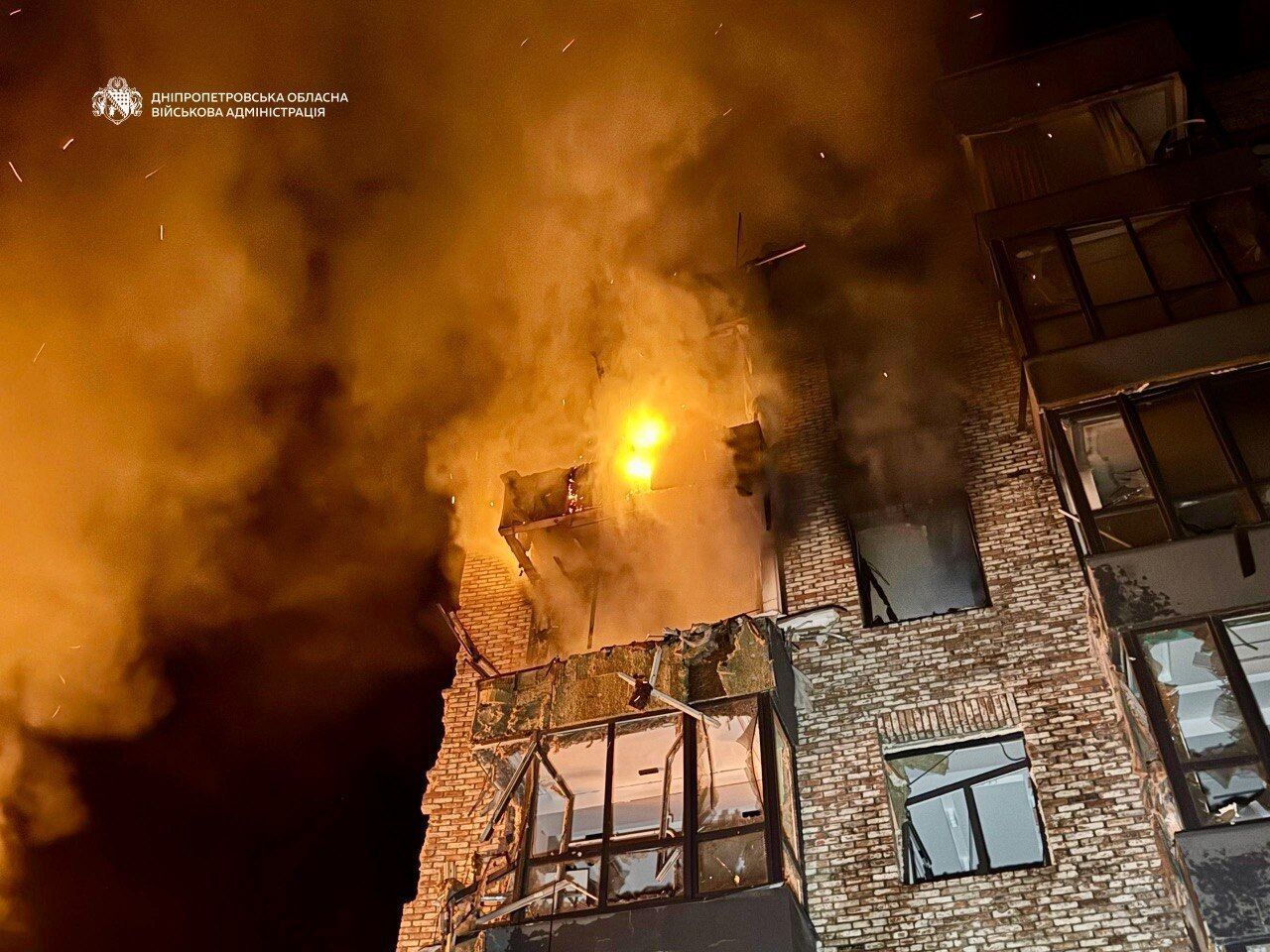 Днепр был под комбинированной атакой РФ: враг бил по жилым кварталам, погиб человек. Фото и видео