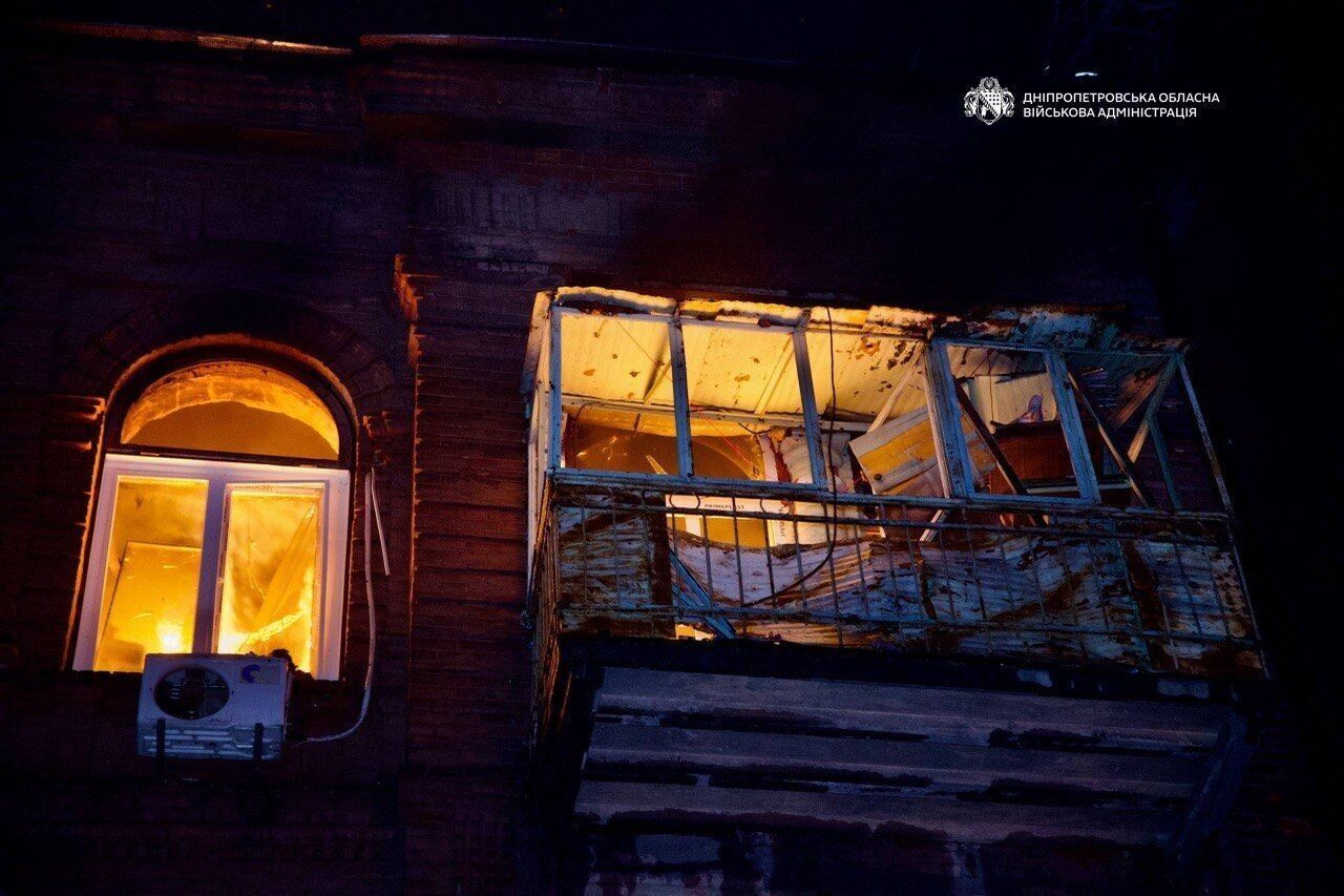 Днепр был под комбинированной атакой РФ: враг бил по жилым кварталам, погиб человек. Фото и видео