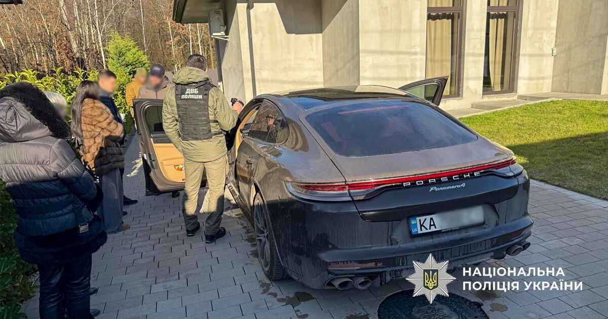 Дорогостоящее имущество хакер записывал на родственников