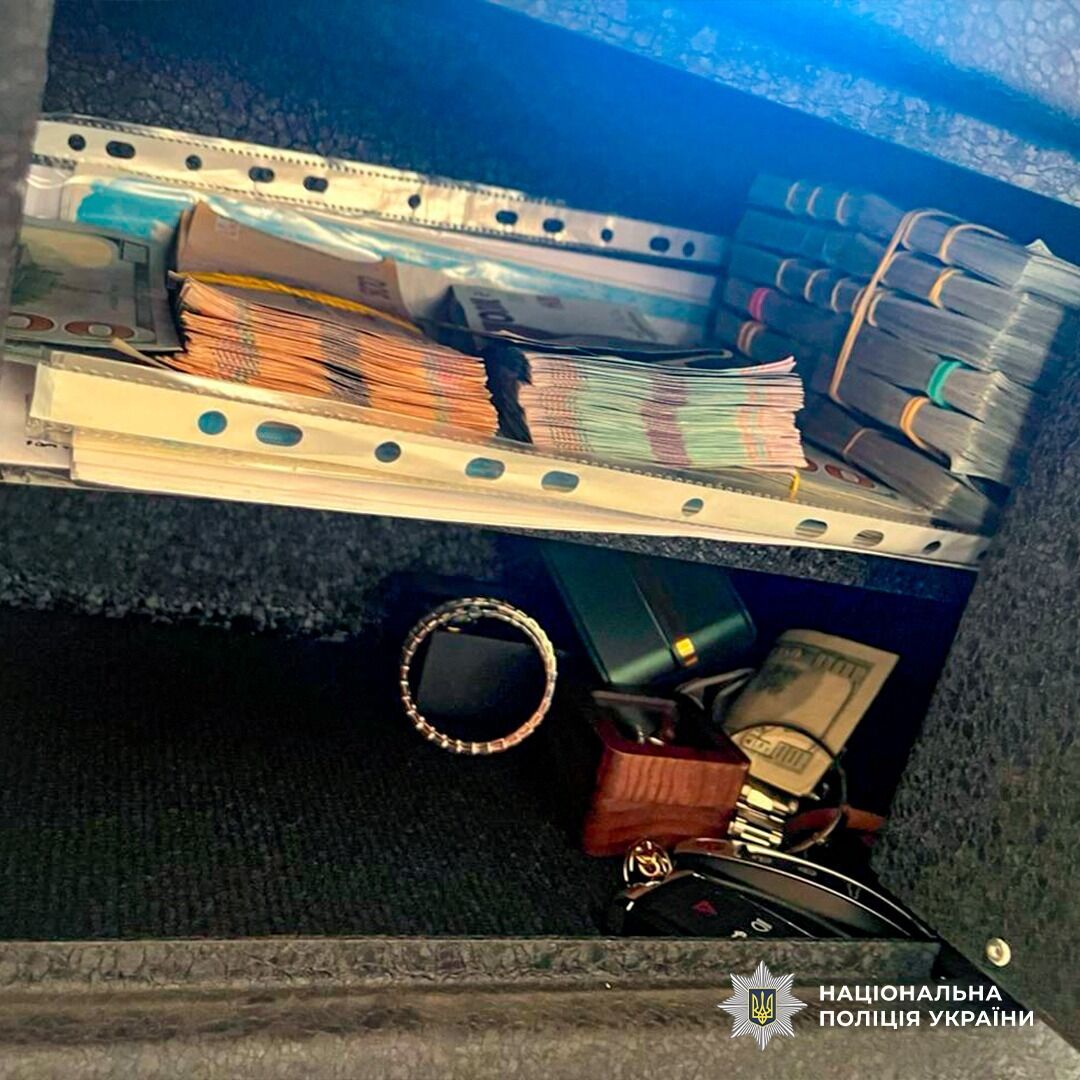 Сейф с имуществом хакера