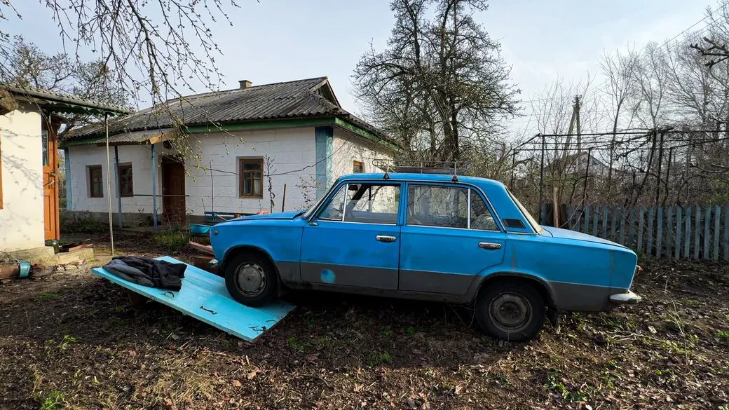 Подарили новое авто: история с 69-летним дедушкой-переселенцем из голубыми "Жигулями" получила продолжение. Фото