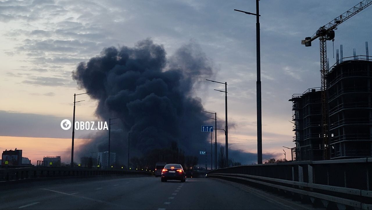 В Киеве после российской атаки поднялся черный дым: количество жертв возросло. Фото и видео
