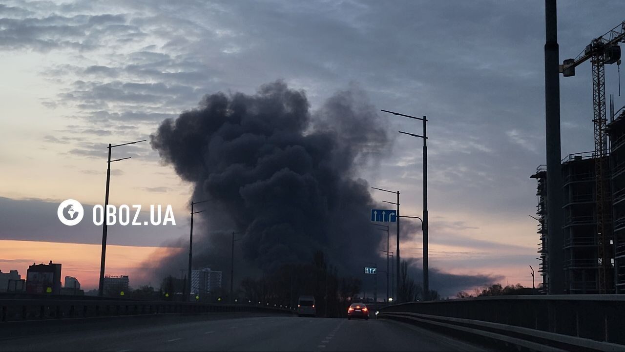 В Киеве после российской атаки поднялся черный дым: количество жертв возросло. Фото и видео