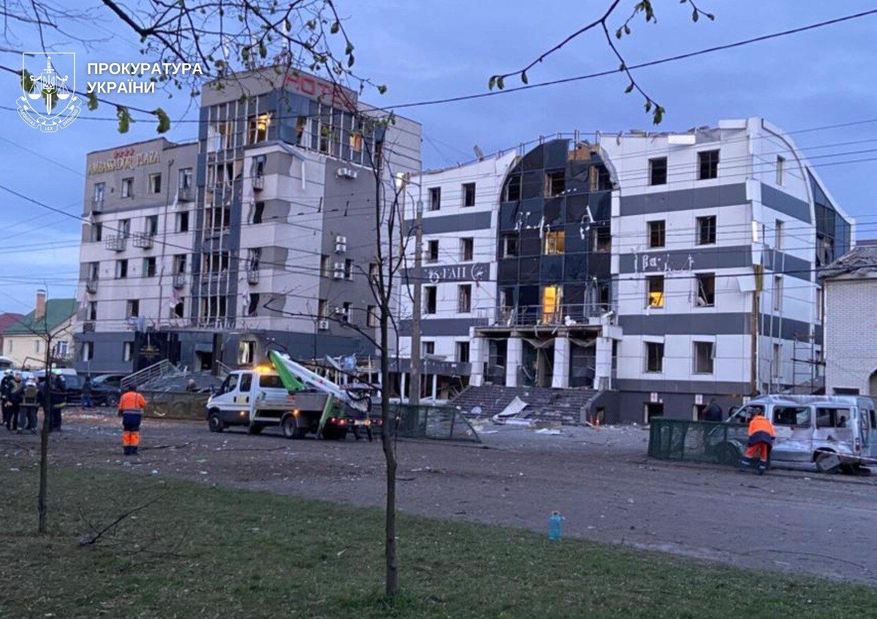 В Киеве после российской атаки поднялся черный дым: количество жертв возросло. Фото и видео