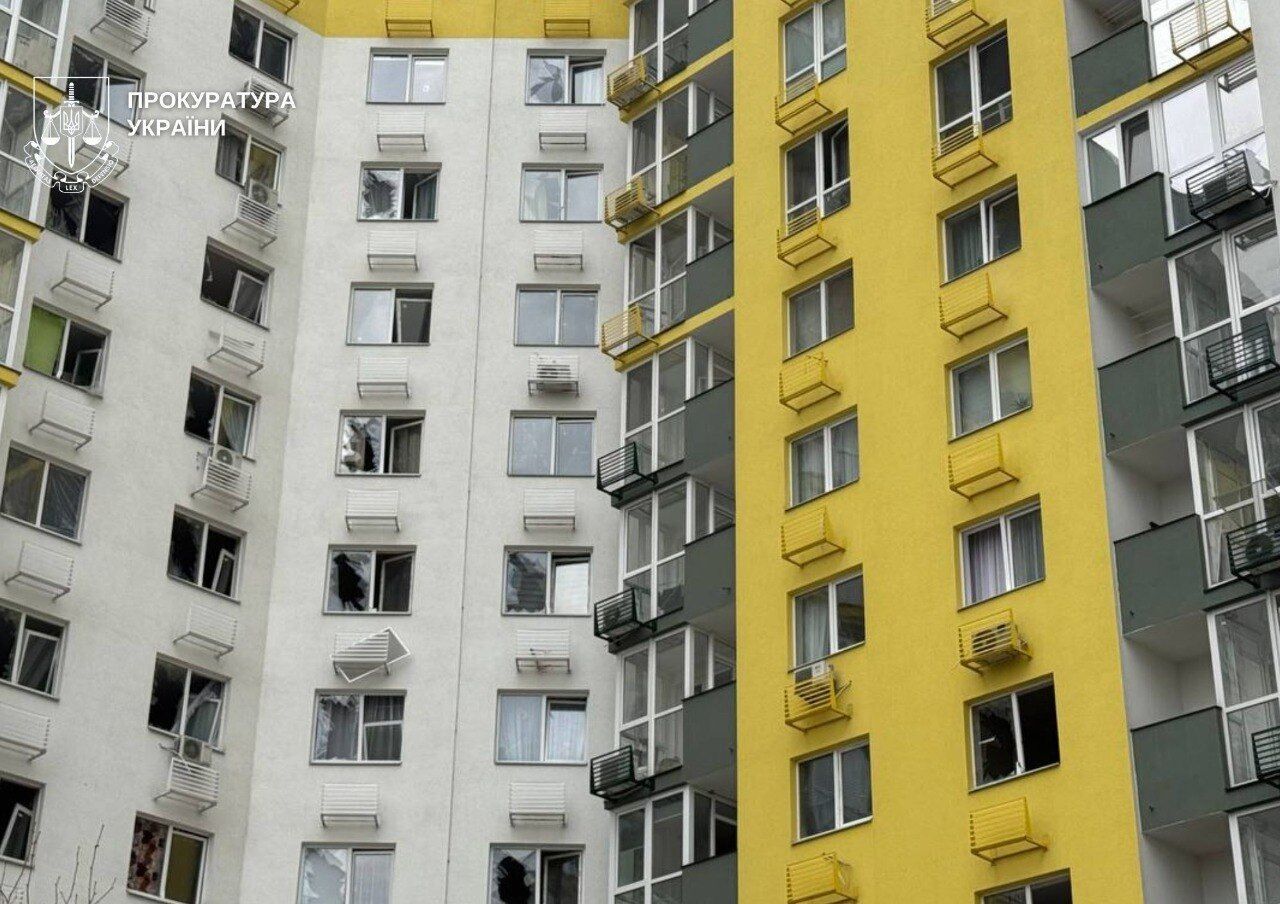 В Киеве после российской атаки поднялся черный дым: количество жертв возросло. Фото и видео