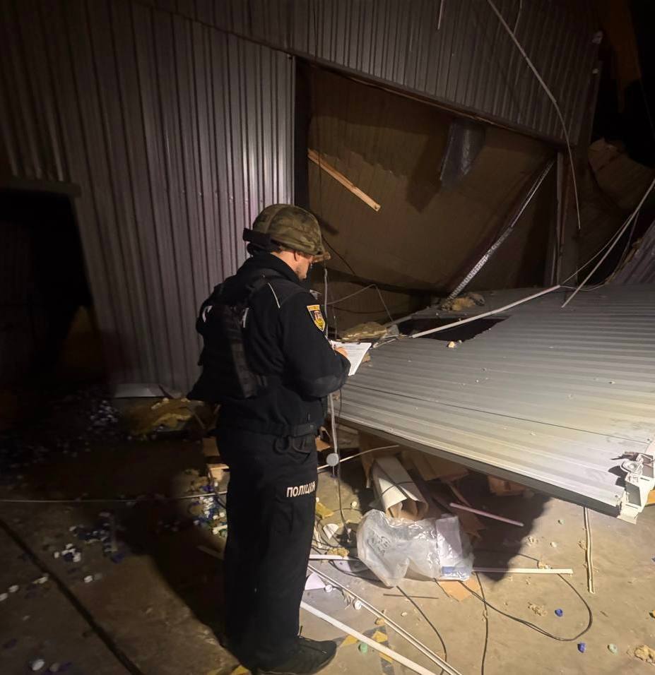 Пошкоджено будинки та підприємство: у КОВА розповіли про наслідки російської атаки на Київщину. Фото