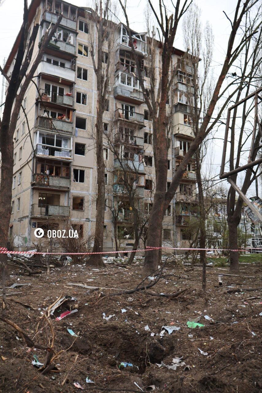 Изуродованные квартиры, авто и отель: появились кадры последствий атаки РФ на Подольский район Киева. Фото и видео