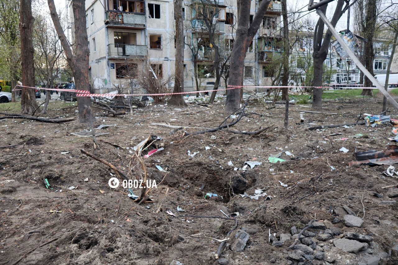 Изуродованные квартиры, авто и отель: появились кадры последствий атаки РФ на Подольский район Киева. Фото и видео