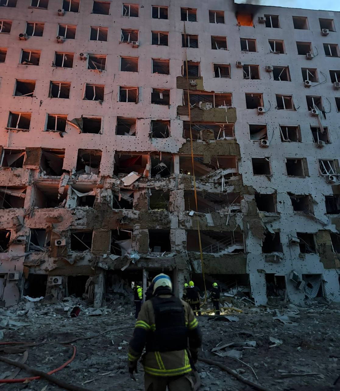 Під ударом були Київ, Дніпро, Одеса, Харків і Черкаси: Росія атакувала Україну дронами і ракетами, є жертви і руйнування