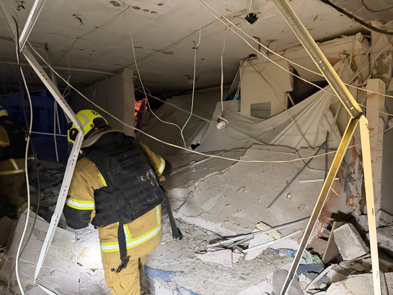 Під ударом були Київ, Дніпро, Одеса, Харків і Черкаси: Росія атакувала Україну дронами і ракетами, є жертви і руйнування