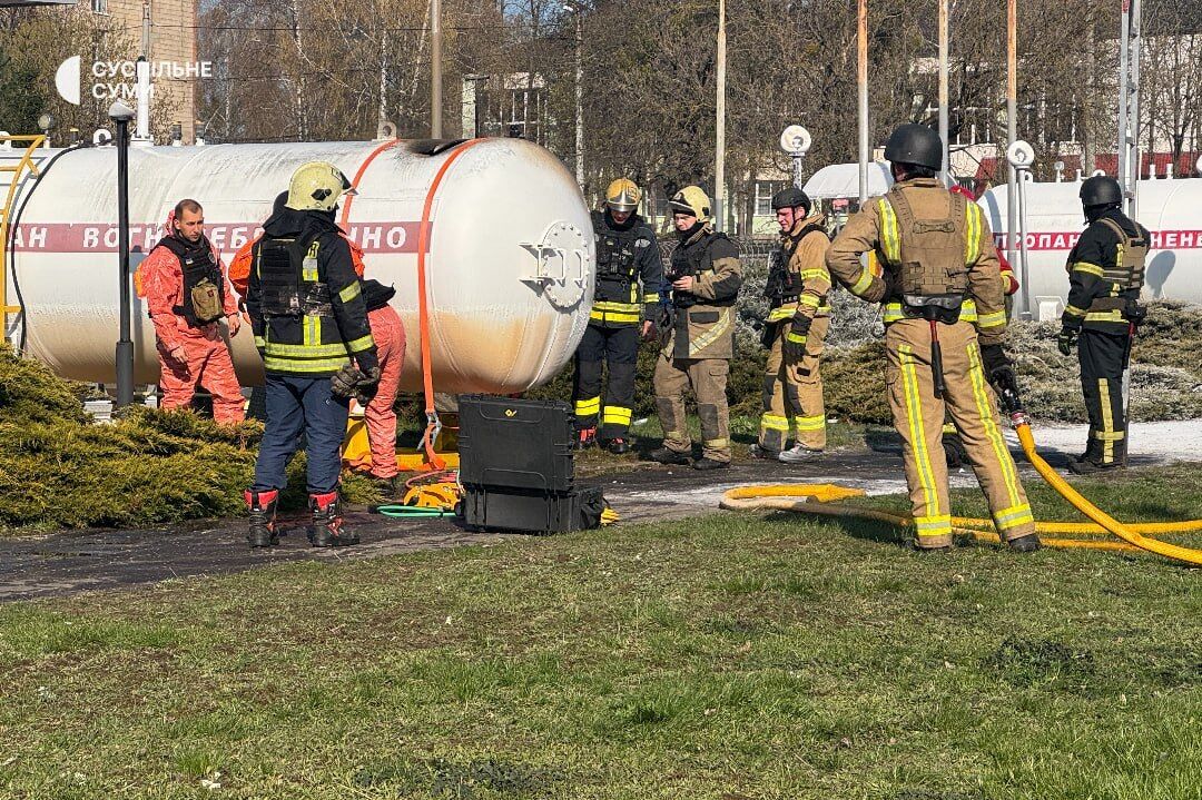 Окупанти двічі атакували АЗС на Сумщині: є жертва і поранені. Фото