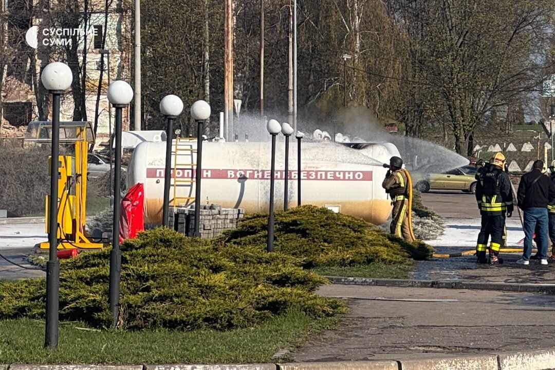 Окупанти двічі атакували АЗС на Сумщині: є жертва і поранені. Фото