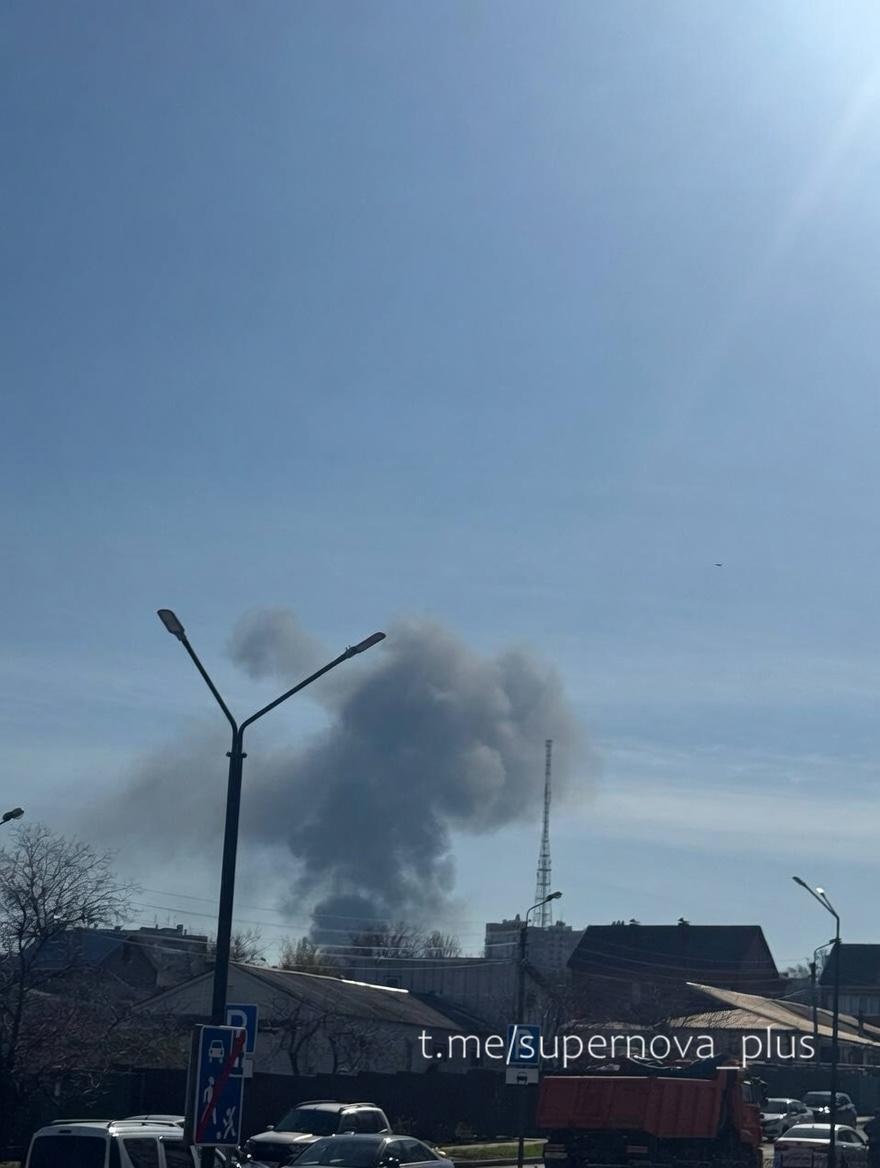 Під прицілом могла бути підстанція: у російському Бєлгороді прогриміли вибухи, піднявся дим. Фото і відео