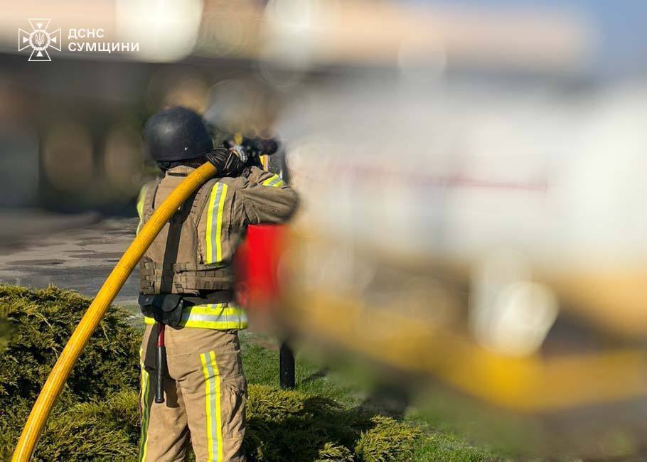 Окупанти двічі атакували АЗС на Сумщині: є жертва і поранені. Фото
