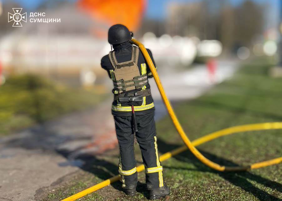 Окупанти двічі атакували АЗС на Сумщині: є жертва і поранені. Фото