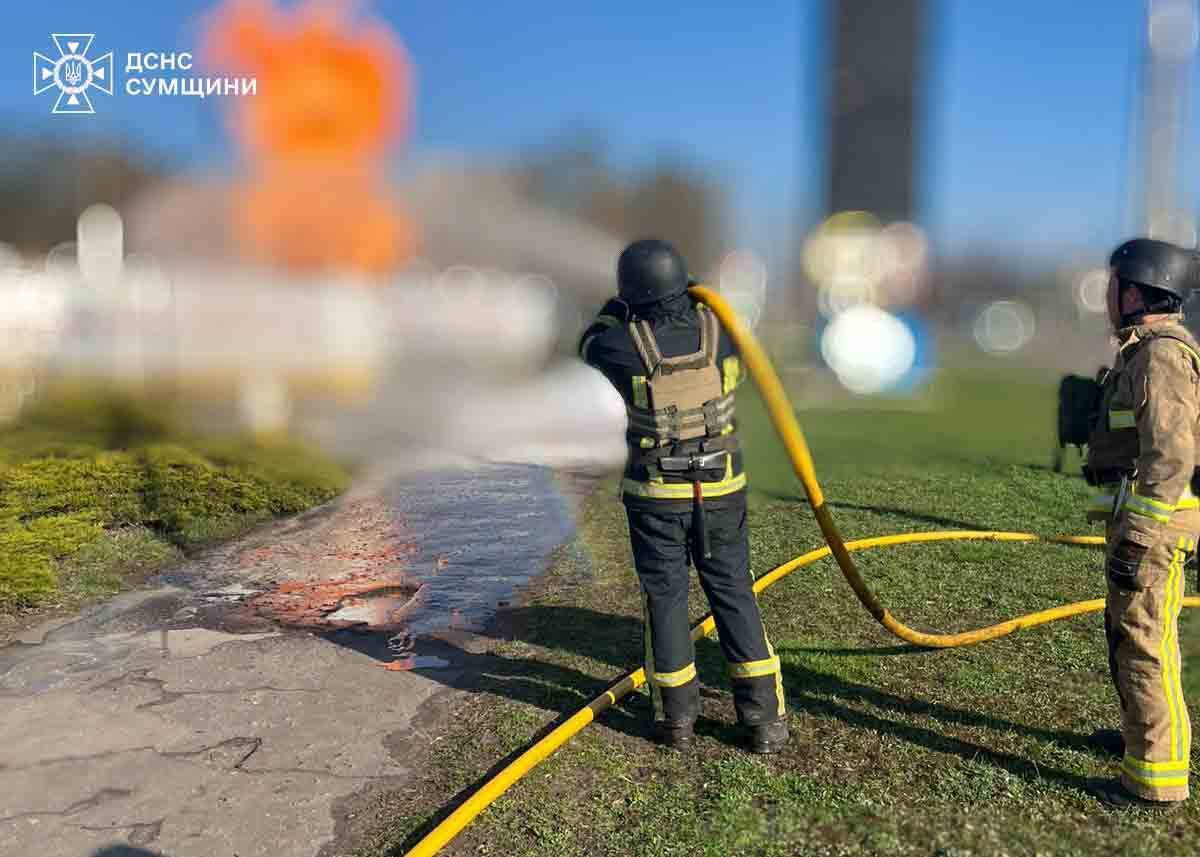 Окупанти двічі атакували АЗС на Сумщині: є жертва і поранені. Фото