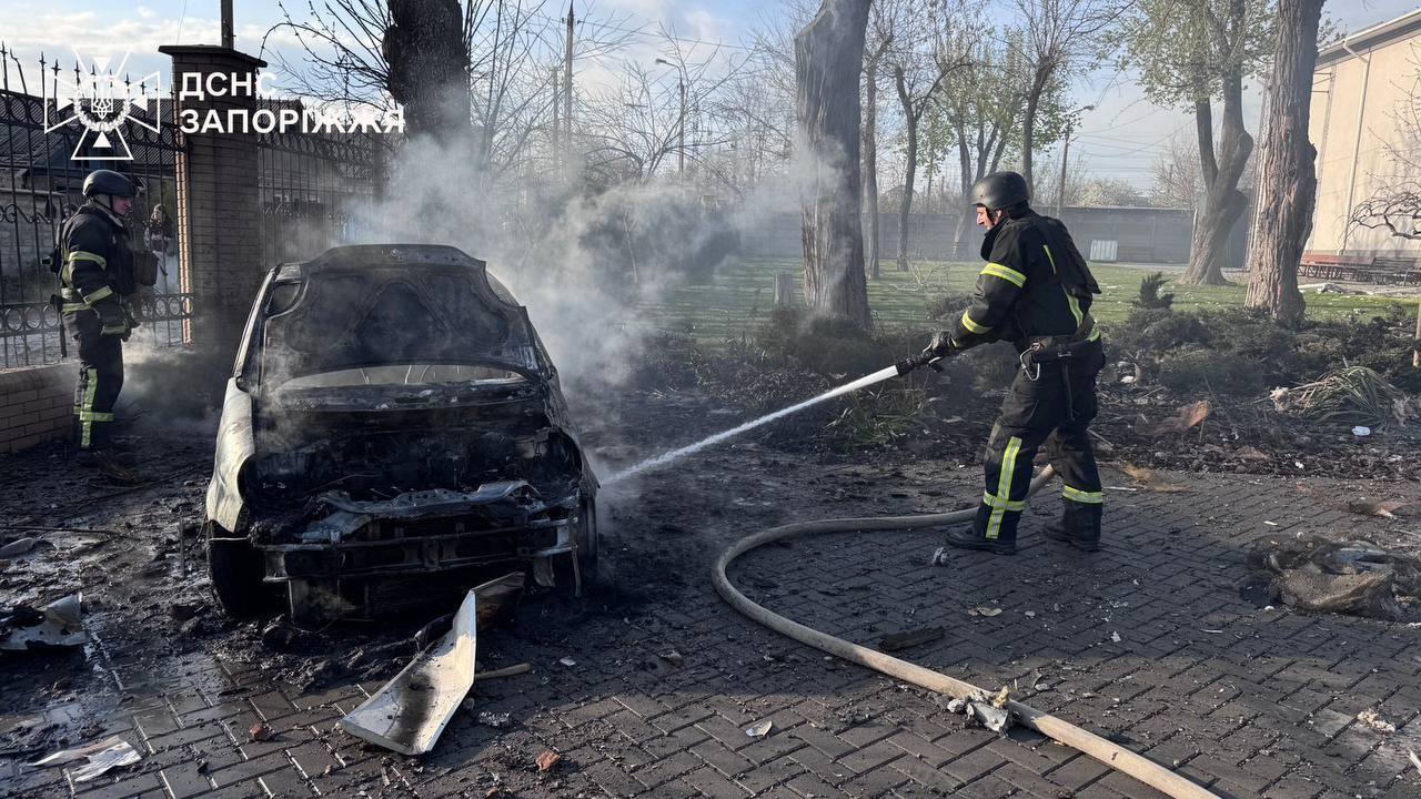 Россия ударила КАБами по жилому району Запорожья: погиб человек, есть раненые. Фото