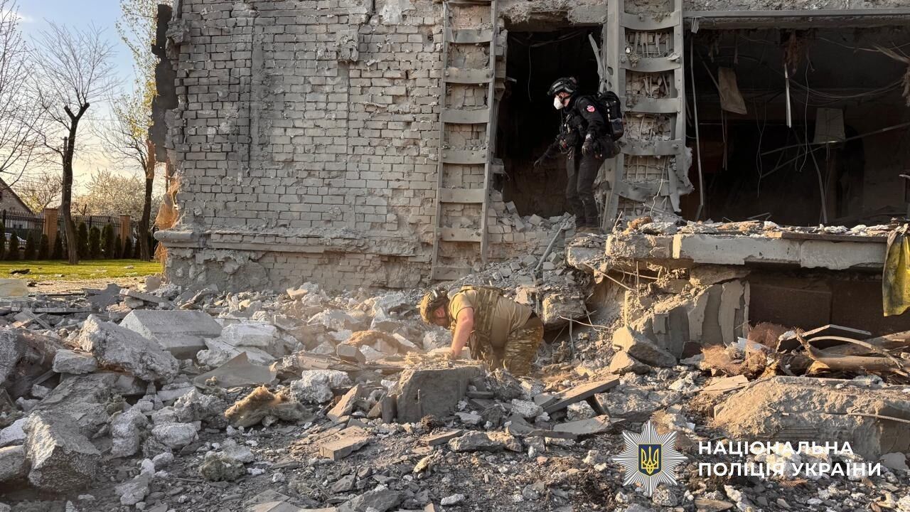 Россия ударила КАБами по жилому району Запорожья: погиб человек, есть раненые. Фото