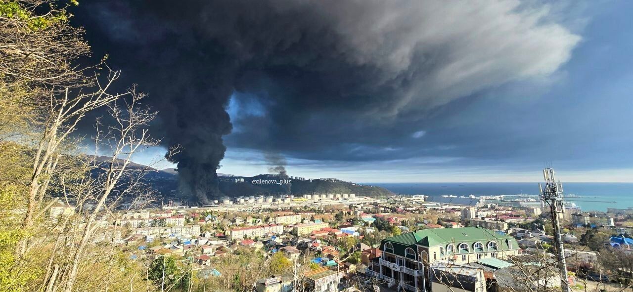 Забезпечував паливом армію РФ: у Генштабі підтвердили ураження Туапсинського НПЗ. Фото і відео