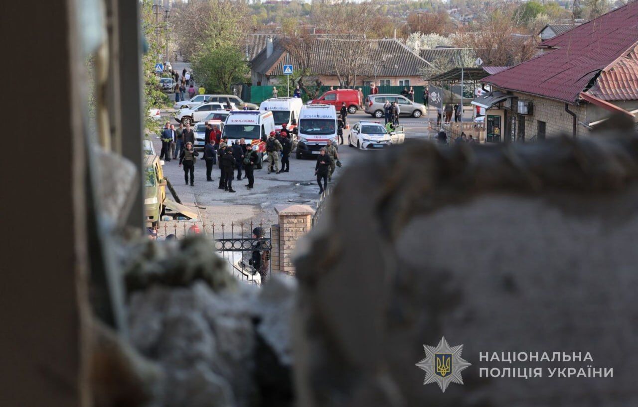 Россия ударила КАБами по жилому району Запорожья: погиб человек, есть раненые. Фото