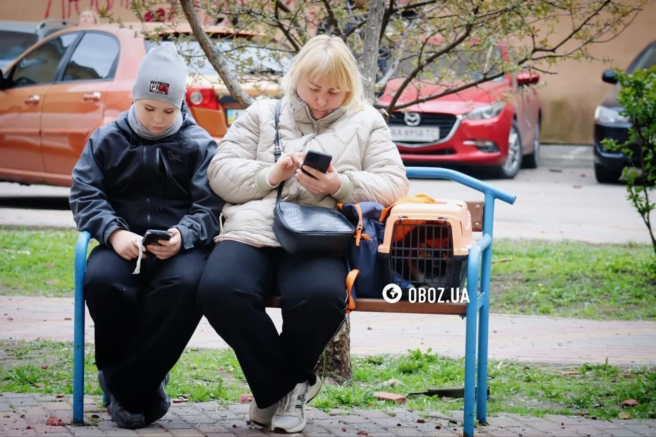 Діра у стіні та знищені квартири: у Києві "Шахед" влучив у багатоповерхівку. Фото та відео