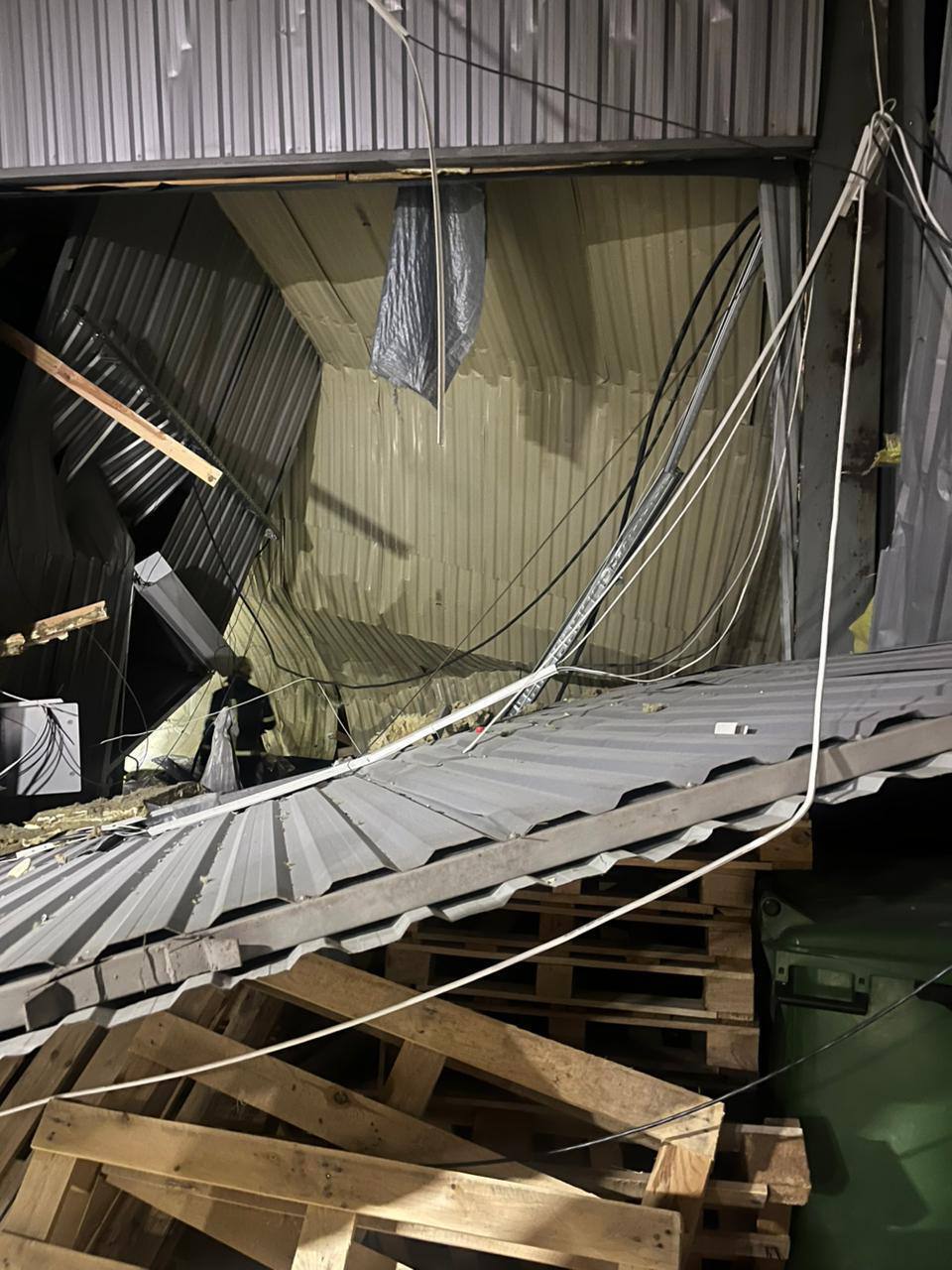 Пошкоджено будинки та підприємство: у КОВА розповіли про наслідки російської атаки на Київщину. Фото