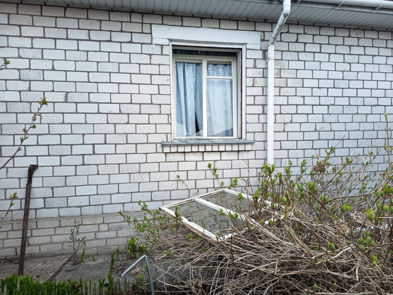 Пошкоджено будинки та підприємство: у КОВА розповіли про наслідки російської атаки на Київщину. Фото