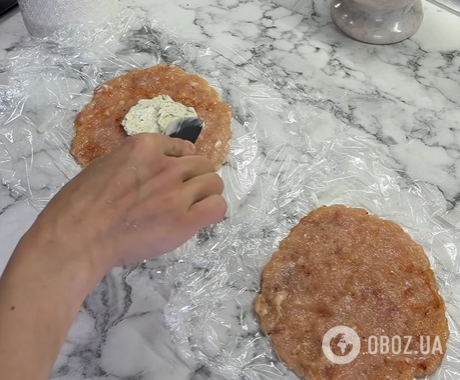 Соковиті бомбочки з курячого фаршу на вечерю: можна подавати з будь-яким гарніром